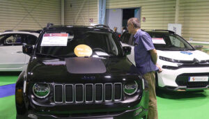 Las empresas matriculan menos coches en Cuenca y hacen que se resientan las operaciones globales