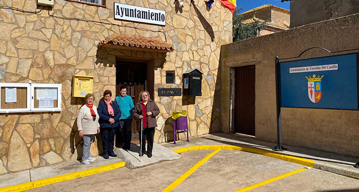 Los vecinos de Torrubia del Castillo llevan más de un mes y medio sin recibir cartas, “los paquetes tampoco nos llegan a tiempo”, se quejan