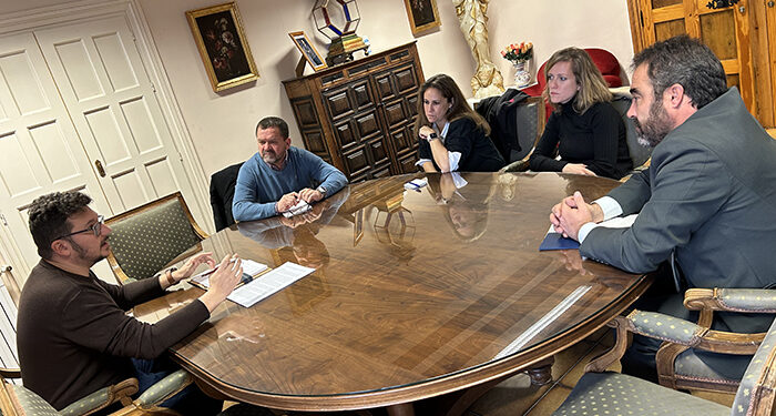 Los vehículos de reparto de mercancías podrían circular por la zona de bajas emisiones de Cuenca si llevan etiqueta