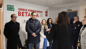 Martín-Buro y Valera conocen el funcionamiento y las instalaciones del Centro de Acción Social de Guadalajara, gestionado por Cáritas