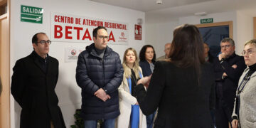 Martín-Buro y Valera conocen el funcionamiento y las instalaciones del Centro de Acción Social de Guadalajara, gestionado por Cáritas