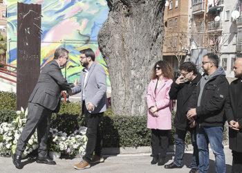 Page participa en el acto de recuerdo del 11M en Azuqueca