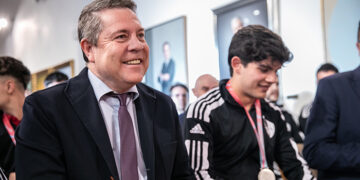 Page subraya que la identidad “positiva” y “optimista” de Castilla-La Mancha permite también sostener inversiones en “deporte o educación”