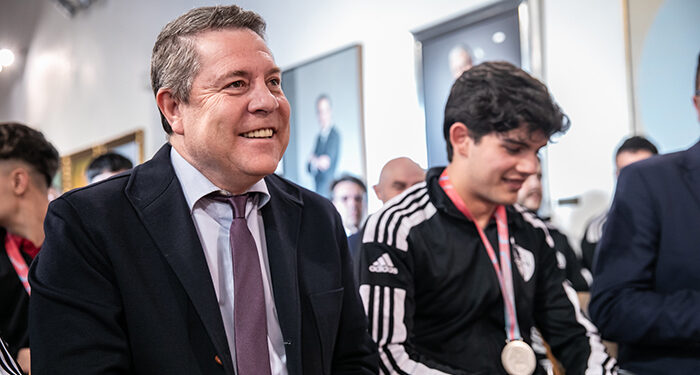 Page subraya que la identidad “positiva” y “optimista” de Castilla-La Mancha permite también sostener inversiones en “deporte o educación”