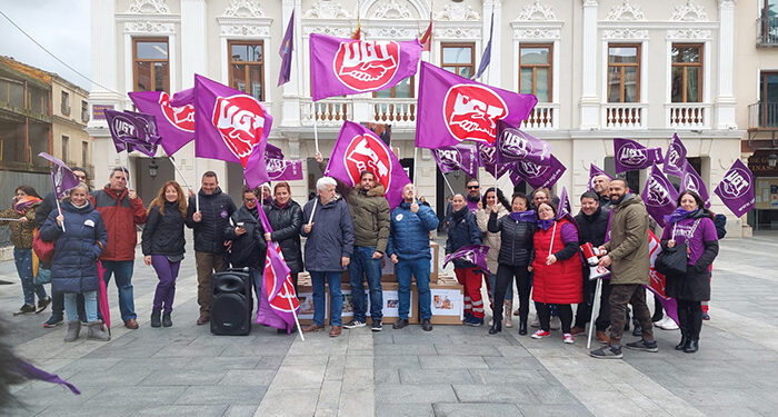 UGT y CCOO se concentran en Guadalajara por los derechos de las mujeres 1 UGT y CCOO se concentran en Guadalajara por los derechos de las mujeres