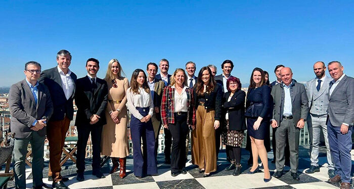 Un total de 18 altos directivos de empresas líderes en su sector celebranel primer Desayuno de Sostenibilidad Empresarial