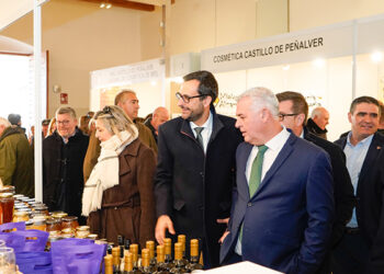 Vega inaugura la Feria Apícola manifestando el apoyo incondicional de la Diputación al sector primario 4 Vega inaugura la Feria Apícola manifestando el apoyo incondicional de la Diputación al sector primario
