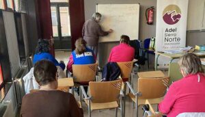ADEL forma en digitalización a setenta personas de entre 60 y 80 años en la Sierra Norte