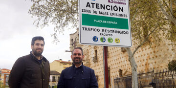 Abierta la Zona de Bajas Emisiones en Guadalajara con las señales de acceso ya destapadas en las calles afectadas