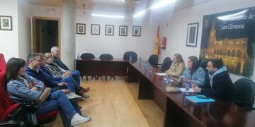 Acesanc solicita colaboración al Ayuntamiento de San Clemente para mejorar el aspecto de las calles comerciales