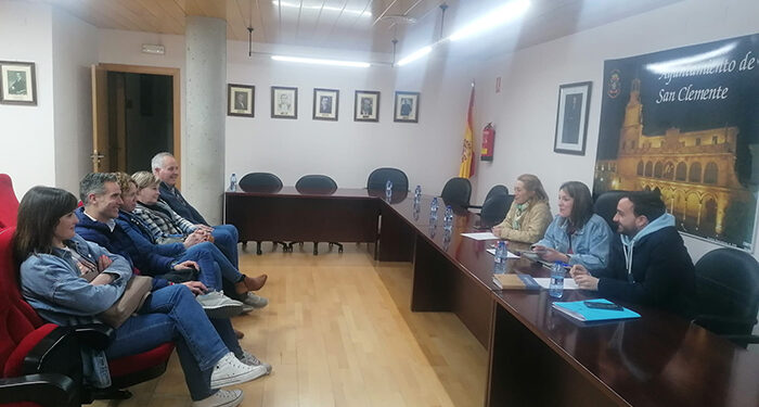 Acesanc solicita colaboración al Ayuntamiento de San Clemente para mejorar el aspecto de las calles comerciales