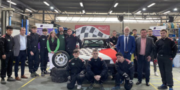 Alumnado de FP del instituto de Aguas Vivas fabrica un vehículo que competirá en el circuito de autocross de Alcolea del Pinar