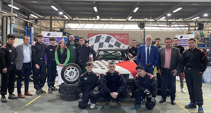 Alumnado de FP del instituto de Aguas Vivas fabrica un vehículo que competirá en el circuito de autocross de Alcolea del Pinar
