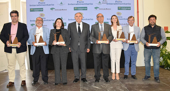 Asaja Cuenca entrega sus reconocimientos en un multitudinario acto de clausura de su Asamblea general anual