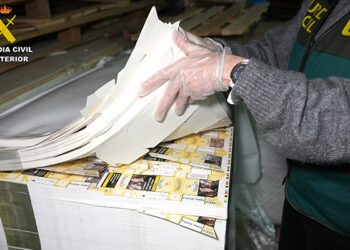Detenciones en Azuqueca tras una operación de la Guardia Civil donde ha intervenido cerca de 33 toneladas de hoja de tabaco y 6 millones de cigarrillos falsificados