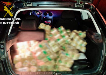 Detenido por robar cosméticos de un camión en Torija los cargaba en un coche robado