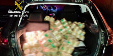 Detenido por robar cosméticos de un camión en Torija los cargaba en un coche robado
