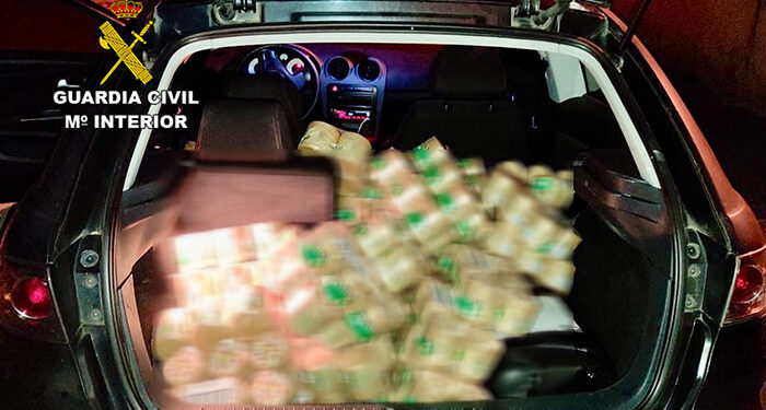 Detenido por robar cosméticos de un camión en Torija: los cargaba en un coche robado 1 Detenido por robar cosméticos de un camión en Torija los cargaba en un coche robado