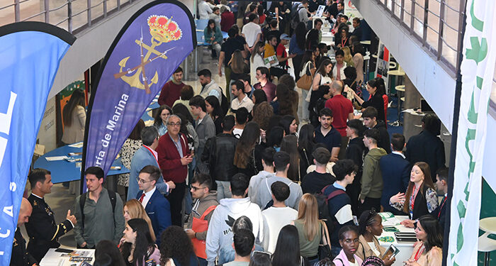 Cerca de 1.500 personas se citan en el Campus de Cuenca en el Foro Empleo de la UCLM 1 El Foro Empleo de la UCLM cumple su mayoría de edad con la participación de 1.500 personas y medio centenar de empresas