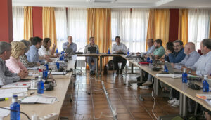 El Gobierno de Castilla-La Mancha confirma que en nueve meses ya ha iniciado la mitad de los compromisos adquiridos y ha cumplido un 20 por ciento