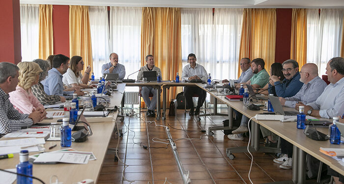 El Gobierno de Castilla-La Mancha confirma que en nueve meses ya ha iniciado la mitad de los compromisos adquiridos y ha cumplido un 20 por ciento