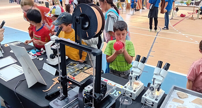 El Museo de Paleontología y el Museo de las Ciencias se promocionan en la Feria de la Ciencia y la Salud ‘Zienziaburum’ de Consuegra
