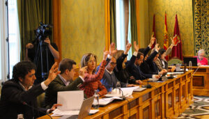 El PP en el Ayuntamiento de Cuenca consigue el compromiso unánime del pleno para instalar pérgolas en los Colegios y trasladar el Archivo Histórico a un nuevo espacio físico