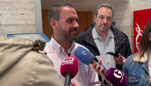 El autobús será gratis para los usuarios de tarjetas XGuada si la incidencia de recargas persiste este miércoles