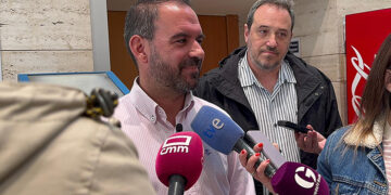 El autobús será gratis para los usuarios de tarjetas XGuada si la incidencia de recargas persiste este miércoles