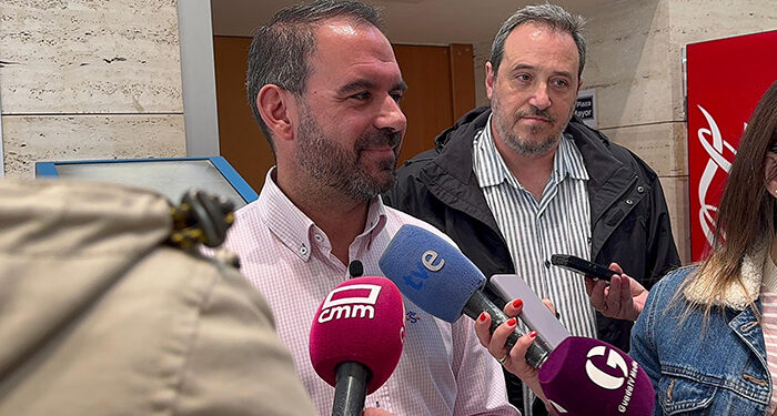 El autobús será gratis para los usuarios de tarjetas XGuada si la incidencia de recargas persiste este miércoles