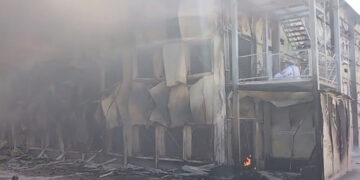 Emergencias descarta riesgo para la población por el incendio de unas naves avícolas en San Lorenzo de la Parrilla