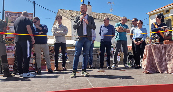 Escudero reitera en la Feria de la Caza de Escopete el “compromiso”, con “medidas”, del Gobierno regional con el sector 1 Escudero reitera en la Feria de la Caza de Escopete el “compromiso”, con “medidas”, del Gobierno regional con el sector