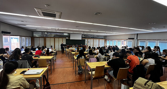 Estudiantes de Educación Social y de Trabajo Social de la UCLM conocen cómo es su profesión en un centro penitenciario