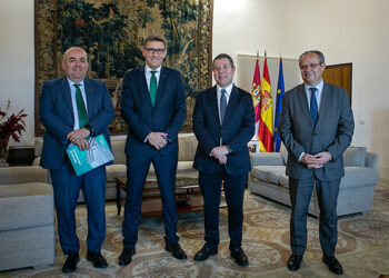 Eurocaja Rural entrega su Memoria Anual al presidente de la Junta