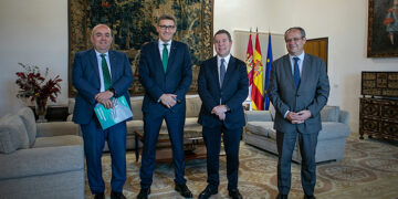 Eurocaja Rural entrega su Memoria Anual al presidente de la Junta