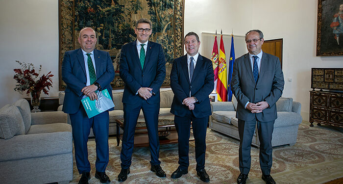 Eurocaja Rural entrega su Memoria Anual al presidente de la Junta