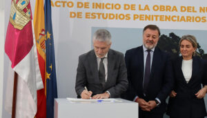 Grande-Marlaska destaca la “formación de excelencia de los funcionarios” en el inicio de las obras del Centro de Estudios Penitenciarios