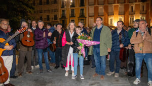 Guarinos acompaña la ronda de los mayos que recorrió anoche las plazas del centro de Guadalajara