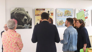 Humor gráfico para describir una biblioteca, en la “León Gil”