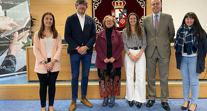 La Cátedra Incarlopsa-UCLM acerca el mundo laboral al alumnado de la Facultad de Ciencias Sociales de Cuenca 1 La Cátedra Incarlopsa-UCLM acerca el mundo laboral al alumnado de la Facultad de Ciencias Sociales de Cuenca