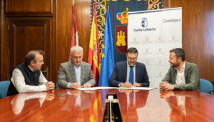 La Diputación de Guadalajara y el Gobierno regional promueven el acceso a la cultura a través del servicio de bibliobuses