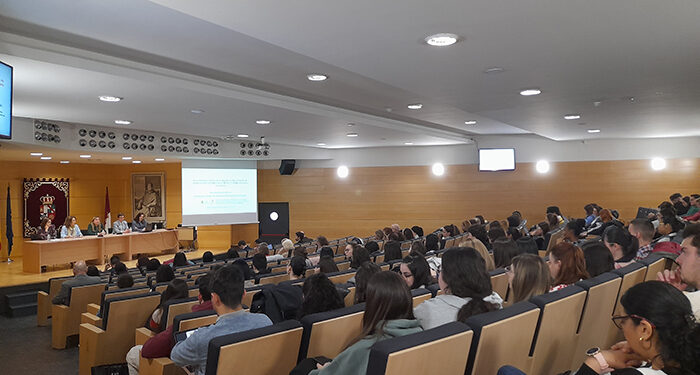 La Facultad de Ciencias Sociales de Cuenca analiza desde diferentes áreas del Derecho la maternidad por gestación subrogada de Ana Obregón