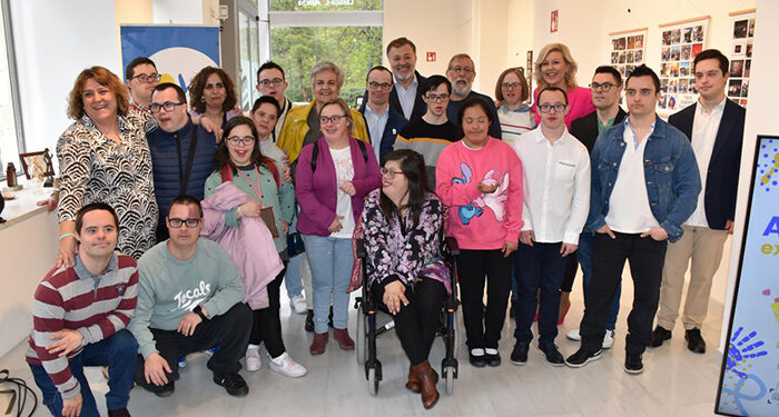 La Junta abre la Sala Iberia a una exposición que muestra los 25 años de “trabajo y compromiso” de ADOCU 1 La Junta abre la Sala Iberia a una exposición que muestra los 25 años de “trabajo y compromiso” de ADOCU