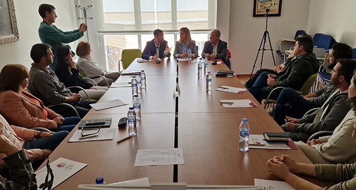 La Junta informa de las nuevas ayudas a emprendedores en la zona de acción de ADEL Sierra Norte, que contará con 725.000 euros