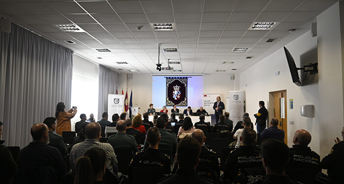 La UCLM impulsa un aula de formación permanente para policías y guardias civiles