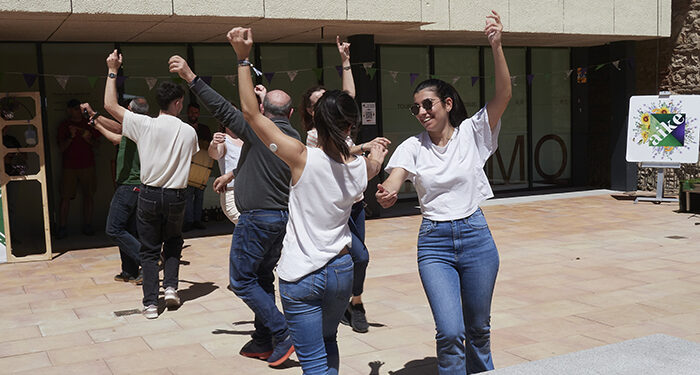 La celebración del Día de Castilla llenó la Plaza del Concejo de historia y folclore