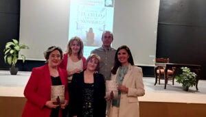 La escritora pedernoseña Ana Isabel Fernández se reencuentra con sus paisanos en la reedición de su primera novela “Cuando el cielo diga mi nombre”