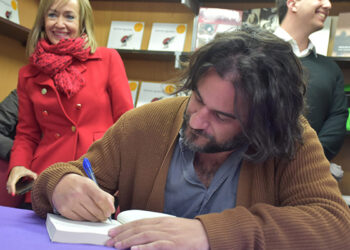 Los lectores vencen a la lluvia para ir a las presentaciones de Manuel Jabois y Luis Landero dentro de Cuenca Lee 2024