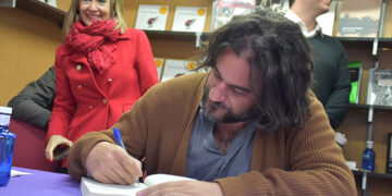 Los lectores vencen a la lluvia para ir a las presentaciones de Manuel Jabois y Luis Landero dentro de Cuenca Lee 2024