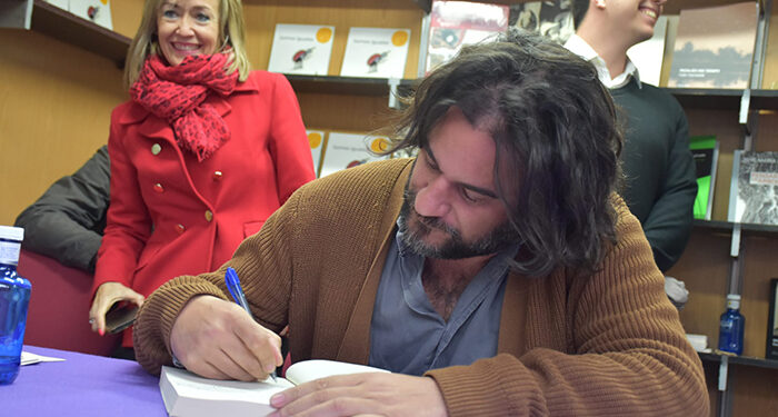 Los lectores vencen a la lluvia para ir a las presentaciones de Manuel Jabois y Luis Landero dentro de Cuenca Lee 2024 1 Los lectores vencen a la lluvia para ir a las presentaciones de Manuel Jabois y Luis Landero dentro de Cuenca Lee 2024